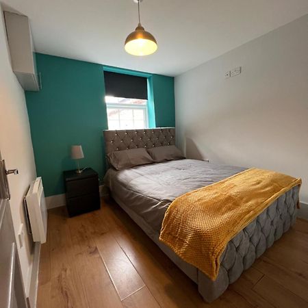 Cairo Street Apartment Warrington Bagian luar foto